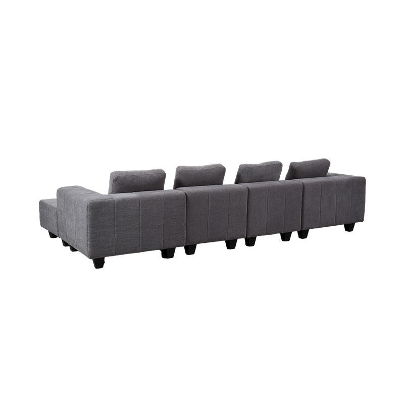 Canapea mare, modulară, în formă de L, din țesătură gri deschis, cu perne pătrate, stil minimalist modern