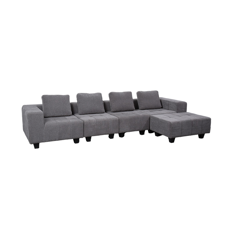 Canapea mare, modulară, în formă de L, din țesătură gri deschis, cu perne pătrate, stil minimalist modern